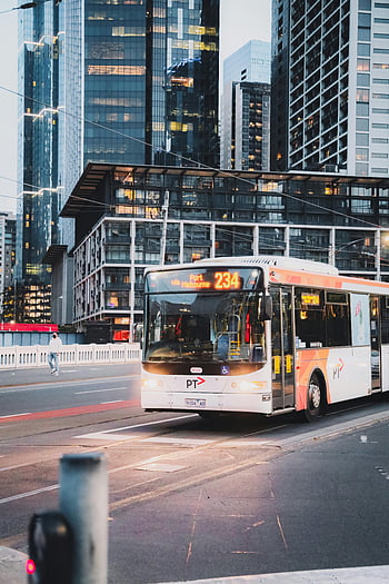 bílý autobus, Melbourne Downtown, veřejná doprava, Scéna soumraku, městský život, panoráma města, mrakodrapy, cestování po silnici, večerní město, městský autobus