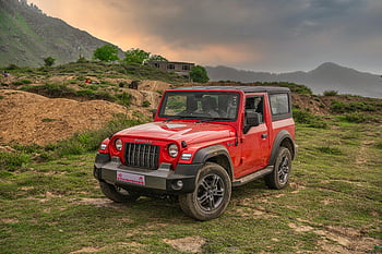 Mahindra Thar, auto rossa, erba, fuori strada, Dara Mountain, kashmir, panoramico, rosso vivace, parcheggiata, regione di montagna, suv