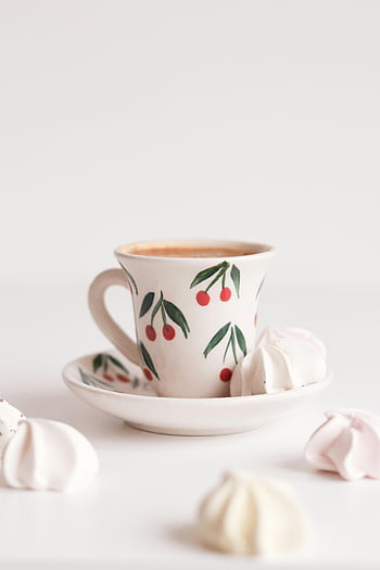kávový šálek, méringues, porcelánový šálek, podšálek, fotografie zátiší, Cherry Design, bílé pozadí, dezert, Káva a pusinky, Elegantní pohár, minimalistické nastavení