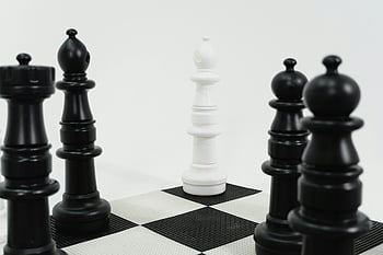 šachové figurky, detailní fotografie, strategická formace, šachovnice, Strategické myšlení, černé šachové figurky, Bílé šachové figurky, Šachová strategie, šachová hra, Šachové umění, šachová složení