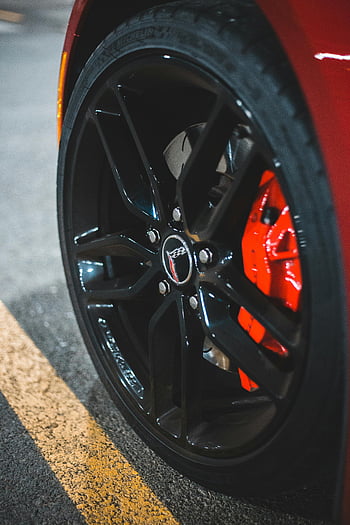 roue de voiture de luxe, jante noire brillante, étrier de frein rouge, Vue détaillée, terrain de stationnement, voiture de sport, pneu d `auto, jante de voiture, roue de voiture, frein de voiture, détail de voiture