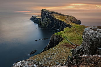 ประภาคาร neist point, หน้าผาสีเขียวและสีน้ำตาล, วิวทะเล, พระอาทิตย์ตกดิน, ทะเลอันเงียบสงบ, ก็อตแลนด์, แนวชายฝั่งทะเล, ทิวทัศน์ธรรมชาติ, การถ่ายภาพประภาคาร, หน้าผาที่สวยงาม