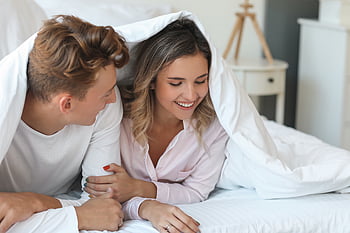 ung, par, soveværelse, sammen, kæreste, kærlighed, smil, lykkelig, mand, kvinde, voksen