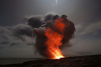sopečná erupce, Černý kouř, oheň, láva, hvězdnou noční oblohu, přírodní katastrofa, sopečná činnost, noční scénu, sopečné krajiny, erupční kouř, lávový proud