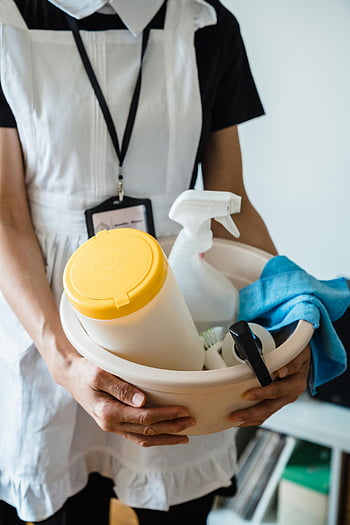 Čistič, Čisticí materiály, plastové umyvadlo, uniformovaný čistič, čistící prostředky, Vnitřní čištění, Témata hygieny, Čisticí nástroje, úklidové služby, čisticí zařízení