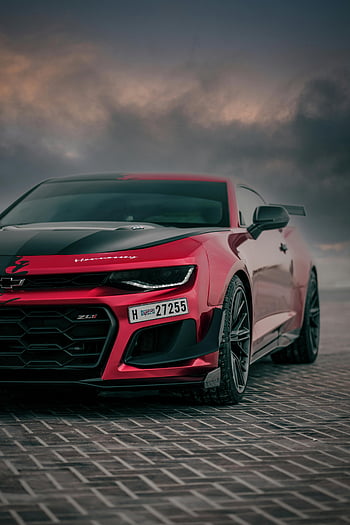 Červený Chevrolet, Camaro ZL1, zaparkováno, chodník, náladový nebe, Automobilové nadšenci, Hennessey, Dubajská poznávací značka, sportovní auto, fotografování automobilů, pozadí vozidla