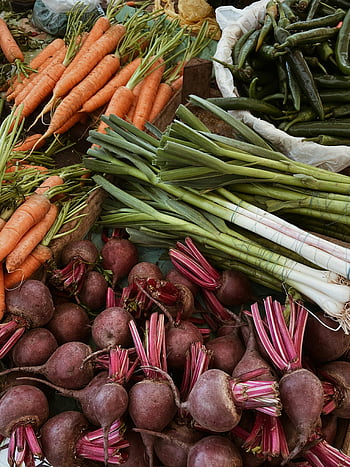 fresh vegetables, market stall, carrots, beetroots, leeks, green beans, organic produce, farm fresh, healthy eating, local market, vegetable display