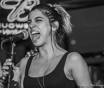 Diva Khoury, blues, zpěvák, hudebníků, Maui Sugar Mill Saloon, mikrofon, výkon, Černý a bílý, hudba, Los Angeles