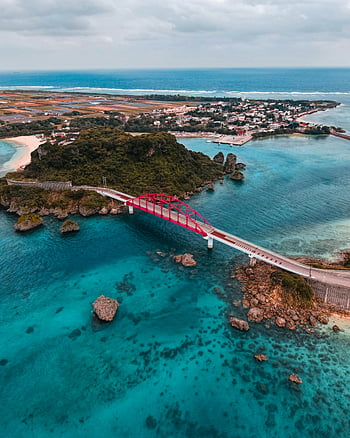 fotografia aerea, Ponte Ikei, Giappone, Okinawa, acque turchesi, paesaggi lussureggianti, ripresa aerea, Isola di Ikei, ponte rosso, scenario costiero, isola tropicale