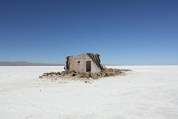 ruinele casei, peisaj desert, Structura abandonată, câmpii sărate pustii, Mediu arid, cerul albastru clar, ruine deșertice, ruinele salinelor, clădire abandonată, desert desert, arid peisaj