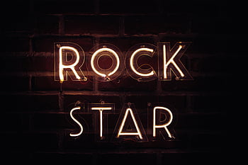 neon skilt, rockestjerne, bra belyst, mørk bakgrunn, murvegg, levende retro, opplyste lys, neon lys, retro vibe, natt scene, skilting