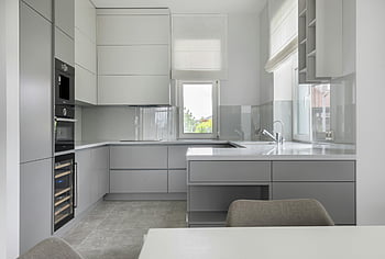 modern kitchen, white cupboards, sleek cabinetry, built-in appliances, elegant kitchen, spacious kitchen, contemporary kitchen, white table, minimalist design, kitchen design, modern appliances