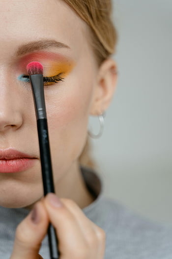 žena, Šedá košile, Použití oční stíny, Barevné oční stíny, kartáč, detail, makeup, krása, móda, kosmetika, portrét