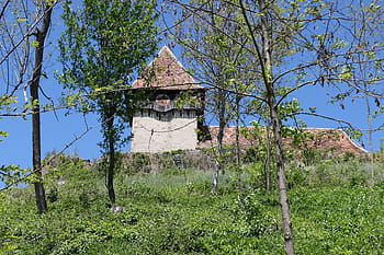 Rodbav, opevněný kostel, 13. století, bazilika, polokruhová apse, Opevnění 15. století, Dřevěná obranná galerie, Kamenná opevnění zeď, barokní oltář, 1900 překreslení, Stone Cross 1851