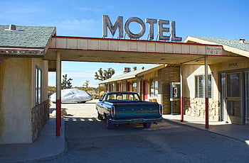 mobil antik, jalan masuk, motel retro, Lancaster, Kalifornia, truk pikap antik, suasana motel, mobil yang diparkir, pengaturan luar ruangan, kendaraan klasik, tanda motel, truk ford