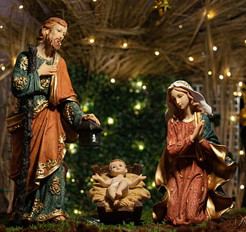 Holy Family Figurines, nativity scene, Jesus figurine, Mary figurine, Joseph figurine, detailed figurines, Christmas decoration, religious figurines, baby Jesus, manger scene, nativity display