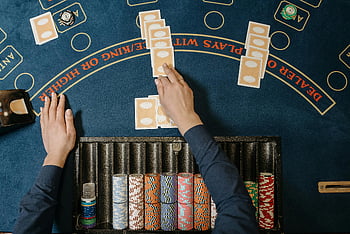 obchodník, hrací karty, kasino, Blackjack stůl, bramborové hranolky, distribuce karet, hazardních her, pokerové žetony, kasinové hry, ruce dealera, karetní hra