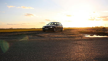 bmw e46, černý sedan, venkovské silnici, západ slunce, contre-jour, klidná scéna, zaparkované auto, venkovní nastavení, přirozené světlo, venkov, klidné prostředí