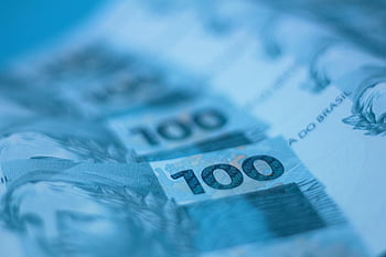 Brazilian 100 real, banknotes, tilt shift lens, blurred close-up, currency details, Brazilian money, 100 real notes, money photography, banknote photography, currency photography, Brazilian currency