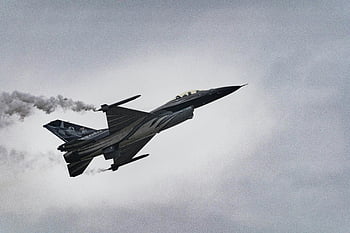 fighter jet, F-16, flying, sky, precision, military aircraft, aviation, air force, jet plane, aerial shot, combat aircraft
