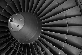 turbina di aeroplano, bianco e nero, immagine dettagliata, motore a turbina, lame, artigianato, motore a reazione, motore aeronautico, progettazione meccanica, Fotografia industriale, Immagine monocromatica
