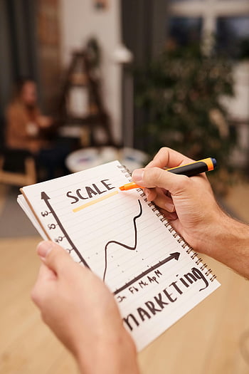 gambar orang, buku catatan, Grafik Skala Pemasaran, penanda, tangan, membuat sketsa, perencanaan bisnis, Visualisasi data, pengaturan kantor, kerja kreatif, gambar grafik