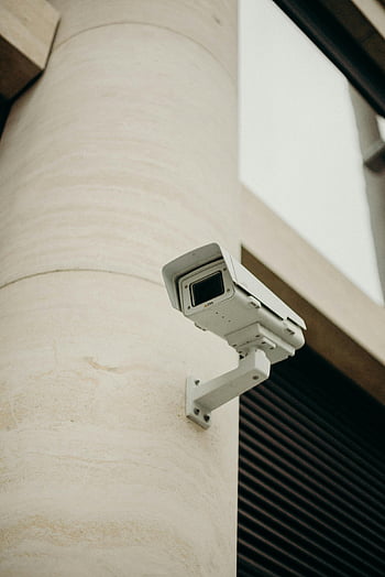 caméra de sécurité blanche, caméra de vidéosurveillance, bâtiment en béton, technologie de sécurité, fermer, surveillance, sécurité des bâtiments, caméra extérieure, caméra murale, système de sécurité, technologie moderne