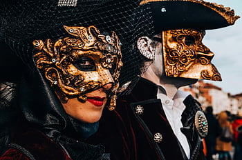 carnavalul din Veneția, măști de aur, măști ornamentate, închisă, mister, tradiţie, doi oameni, măști venețiene, măști de carnaval, ținută festivă, eveniment cultural