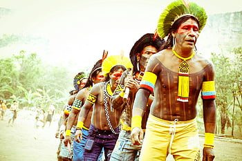 menari suku, tari tradisional, penduduk asli, festival, sao jorge, Brazil, penampilan jalanan, acara budaya, Budaya Asli, hiasan kepala bulu, cat tubuh