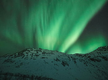 Northern Lights, aurora borealis, snowy mountains, night sky, green aurora, winter landscape, natural phenomenon, polar lights, night view, mountain peaks, breathtaking view