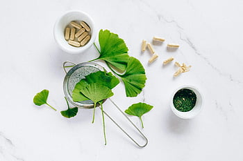 folhas de ginkgo, filtro, Herbal Powder, Remédio de saúde natural, colocação plana, superfície de mármore, Cápsulas de Ginkgo, suplementos de ervas, remédios naturais, produtos de saúde, ginkgo biloba