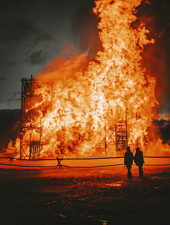 large flame, silhouettes, structure fire, night sky, anonymous people, blaze, fire scene, night fire, large structure, fire watchers, night blaze