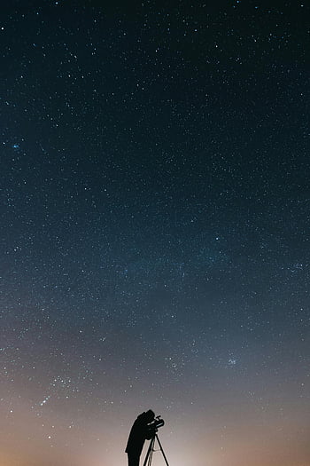 cielo notturno stellato, astronomo solitario, telescopio, Osservazione del cielo notturno, notte stellata, fotografia del cielo notturno, astronomia, guardare le stelle, stelle del cielo notturno, scena notturna stellata, vista del cielo notturno