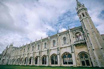 Jeronimos klášter, Lisabon, gotická architektura, zatažená obloha, historické budovy, fasáda, trávník, Portugalsko, cíl cesty, Evropské památky, klášter