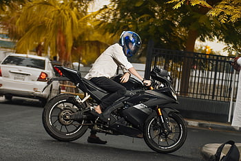 Gambar Pengendara R15 Gratis, R15 Dark Knight Stock Images, Unduh foto pengendara sepeda R15, pengendara sepeda, sepeda motor, pengendara motor, di luar rumah, kendaraan, R15 Pose Boy, Pose sepeda sikap anak laki -laki, Yamaha R15 V3 Boy Pic