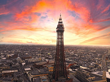 Blackpool věž, letecký pohled, Závalný západ slunce, městská Anglie, nebe, nádherný výhled, panoráma města, mezník, cíl cesty, Turismus v Anglii, Architektonický zázrak