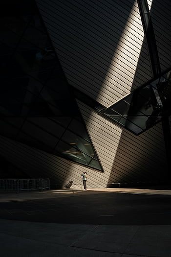 muž na slunci, Toronto Rom, dramatická architektura, fotografování slunečního světla, městské fotografie, moderní budova, architektonická fotografie, Stínový kontrast, venkovní fotografie, panoráma města, osoba na slunci