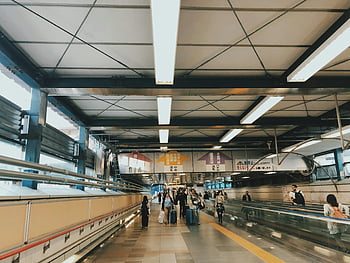 folk går, lufthavn, shibuya station, tokyo, Optaget gangbro, Skiltningsomkostninger, rejse, pendlere, bytransport, offentlig transit, bagage