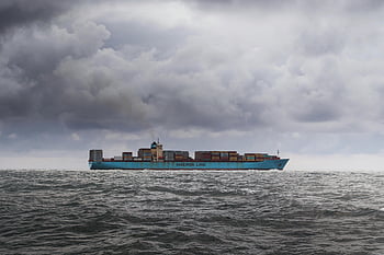 nave cargo blu, mare, nuvole bianche, grande nave da carico, contenitori, oceano nuvoloso, orizzonte, Linea Maersk, industria delle Spedizioni, Trasporto marittimo