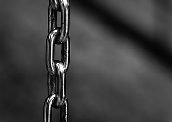 grayscale photography, chain, metallic chain, close-up, shiny chain, security, blurred background, detailed photo, strong chain, chain link, grayscale image