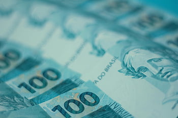 100 Brazilian real, banknotes, currency, finance, detailed view, tilt shift lens, Brazilian money, paper money, financial theme, Brazilian economy, banknote design