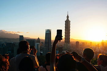 západ slunce, taipei, taipei 101, výškové budovy, silueta, lidé fotografují, dramatický západ slunce, panoráma města, městské panorama, cestovní fotografie, Turisté fotografují
