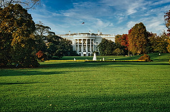 Bílý dům, Spojené státy, Washington DC., podzimní listí, zelený trávník, Prezidentská rezidence, Americká památka, barvy podzimu, národní symbol, historické budovy, venkovní scenérie