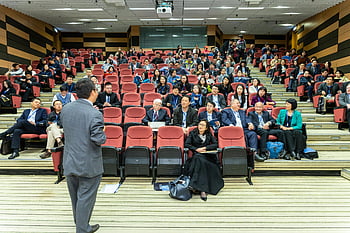 obchodní konference, Moderátor, hlediště, Profesionální nastavení, účastníků, muž stojící, lidé, konferenční místnost, formální událost, publikum, prezentace