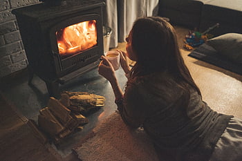 vánoční tapeta, žena, krb, džbánek, káva, útulný, oheň, teplý, zimní, šálek čaje, horký