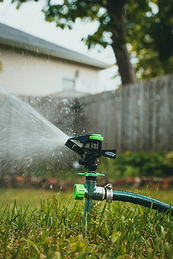 360 Degree Automatic Garden Sprinkler, rotating garden sprinkler, backyard lawn, fence, house, irrigation, outdoor watering, lawn care, garden equipment, water spray, garden hose