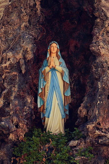 socha Panny Marie, Katolická oddanost, Rustikální jeskyně, náboženská figurka, Mary Virgin, Socha v jeskyni, katolický symbol, náboženské umění, obraz Panny Marie, náboženské sochy, katolická víra