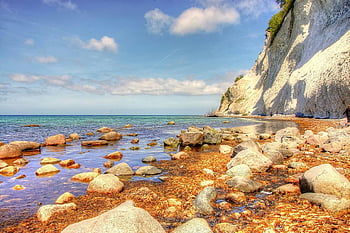 Felsformation, Gewässer, Küstenlandschaft, hoch aufragende weiße Klippen, felsige Küste, klarer blauer Himmel, Dramatische Landschaft, natürliche Schönheit, Blick aufs Meer, landschaftlicher Küste, Meerblick