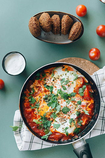 shakshuka, falafel, αυγά, μαϊντανός, πράσινη επιτραπέζια, σιελόρροια, σάλτσα ντομάτας, Κουζίνα Μέσης Ανατολής, πρωινό πιάτο, αλμυρό γεύμα, βότανα