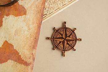 rosa dei Venti, Rosa della bussola in legno, mappa d'epoca, temi di viaggio, sfondo beige, decorazione in legno, arredamento nautico, Decorazione della bussola, Decorazione della mappa, arredamento da viaggio, bussola vintage